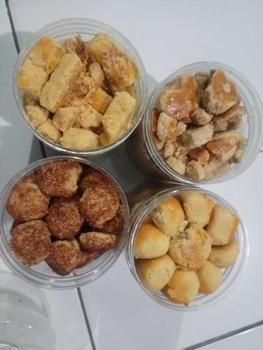 Product Review of Paket Castangel,kacang,nastar,bola² susu from D**e 3