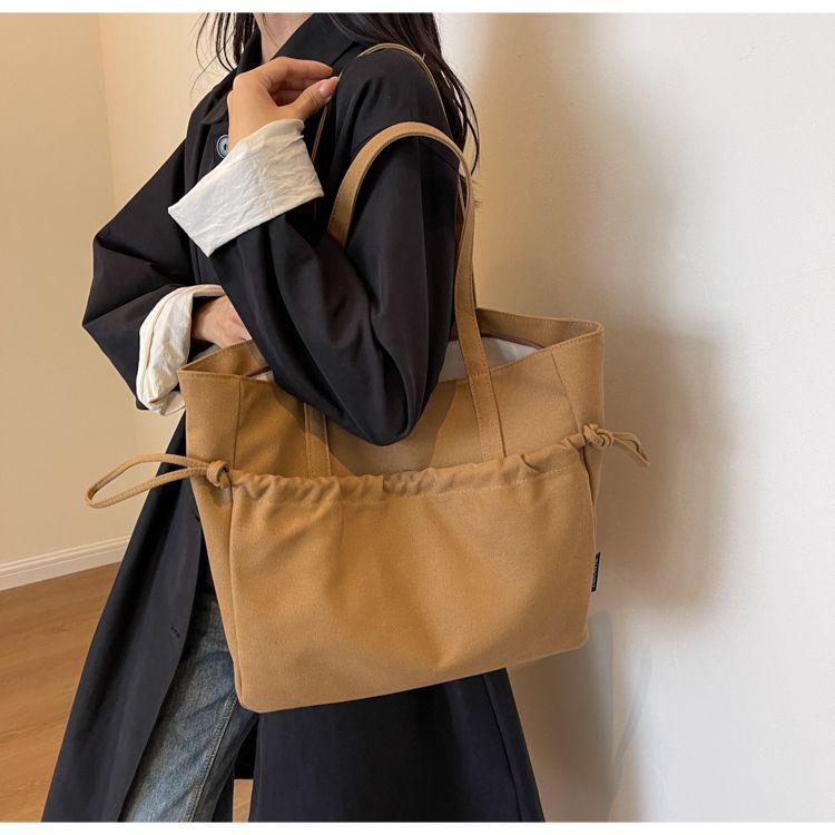 Product Introduction of Waterproof Material Tote Bag Female 2025 New Large Capacity Student Class Simple and Lightweight Commuter Work Shoulder Bag 4