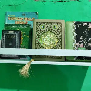 Rak Dinding Rak Buku warna putih  Kayu Panjang 40 cm lebar 10 cm