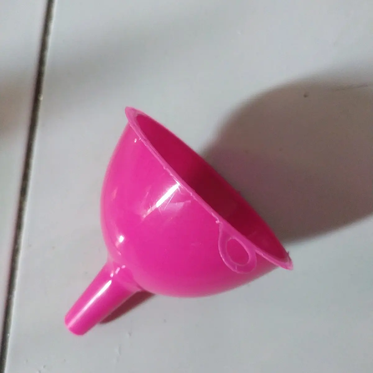 corong bahan plastik, cocok digunakan untuk menaruh minyak dll Kitchenware