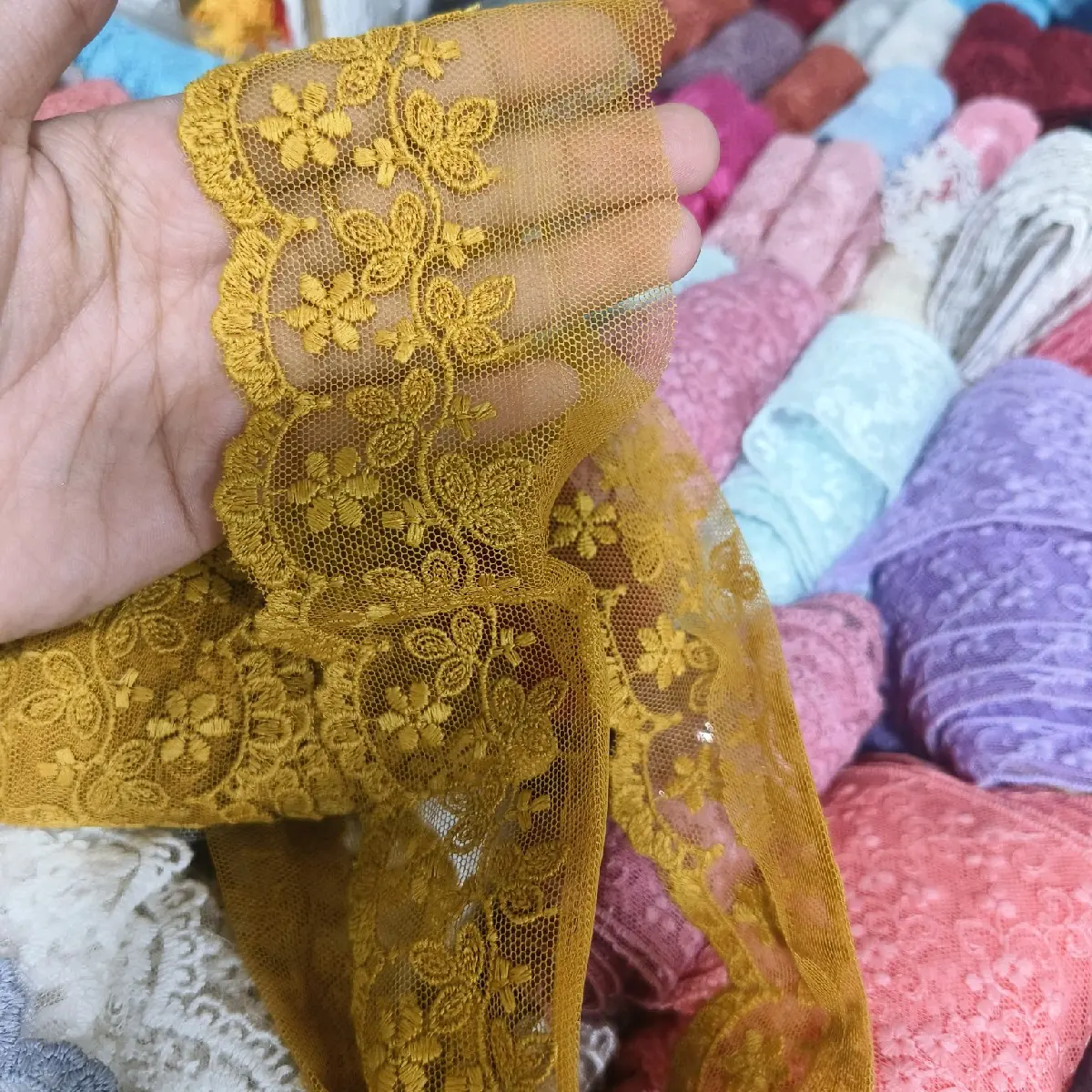 Renda tile Seroja Ulir lebar 7cm / renda tile meteran harga per 90cm Renda tile Seroja Ulir lebar 7cm / renda tile meteran harga per 90cm