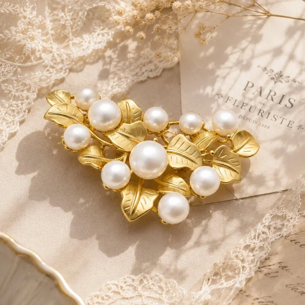 Fashion Design Brooch Daun Cantik Taburan Mutiara Mewah Untuk Acara Formal Elegant