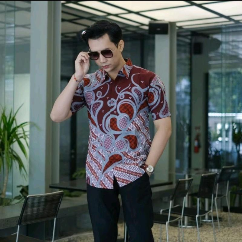 bergundi atasan kemeja batik pria lengan pendek slim fit lapis furing halus bahan katun solo halus Baju Dewasa Santai Hem 2