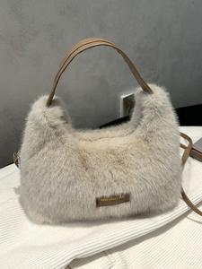 シンプルでスタイリッシュなプラッシュのワンショルダーバッグ、月形バッグ、個性的で怠惰なスタイルの万能なワンショルダーメッセンジャーバッグ、軽量でデイリーの通勤、ショッピング、デートなどに適しています。