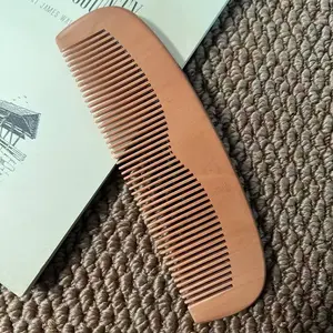 Sisir rambut berbahan kayu alami tradisional