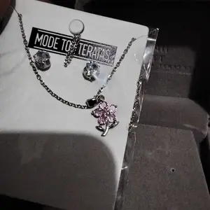 Luxeglamour- Set Kalung Dan Anting Titanium Silver Ruby Heart Set Seri Sehari-hari Perhiasan Elegan