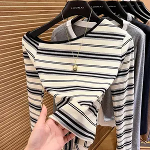 Kaos Lengan Panjang Bergaris Aprikot