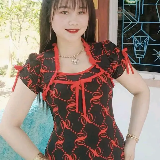 Bộ  thun  cổ nữ hoàng  viền màu tay ngắn quần dài ống ôm Nữ
