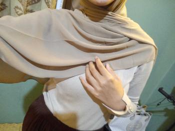 Product Review of Hanhan Hijab - Pashmina Ceruty Babydoll Premium (Pasmina Polos 180x75) from a**9 0