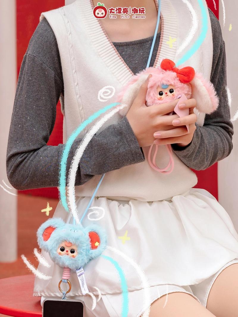 Product Introduction of Lanyard Telefon Bimbit Mainan Mewah, Kotak Buta, Reka Bentuk Bayi Tiga, Lanyard Haiwan Comel, Gaya Rawak 1
