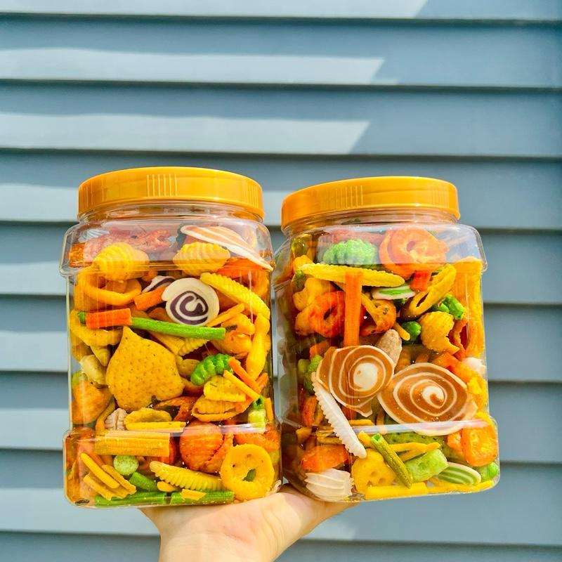 Combo 2 Hũ Bánh Snack Tổng Hợp Bimbim mix tá lả hũ nắp vặn. Mỗi Hũ 400gr Ăn Vặt Snack Food Cay Giòn Đậm Vị Tuổi Thơ Bim bim mix tá lả