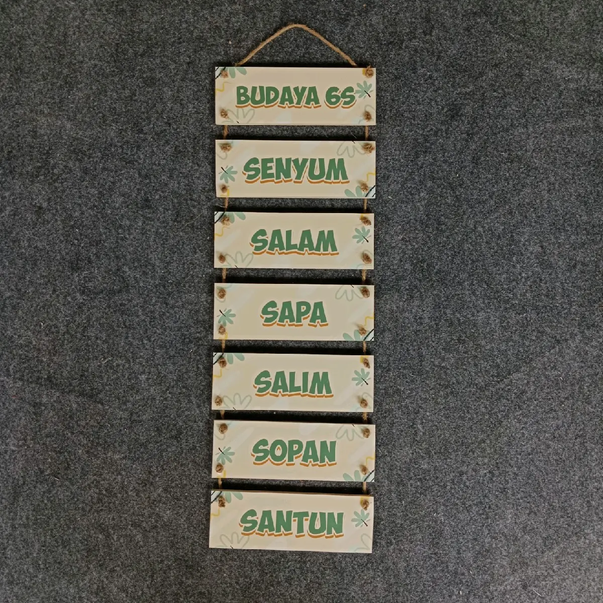 Dekorasi dinding aesthetic gantung tulisan budaya 6s