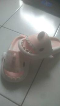 Product Review of Starlight Sendal Selop Anak Model Baby Shark Sandal Anak Karakter Hiu Cowok Cewek Unisex Sandal Casual Sandal Cewek Elastic Empuk HSN602 from R**🆗 0