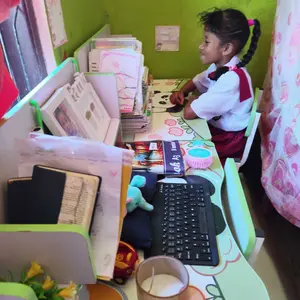 Meja Belajar Anak Set Kursi Meja Sekolah Meja Tulis Anak Set Kursi + Rak Buku Multifungsi Sikap Duduk yang Benar Kaki Besi Portable Lipat Untuk Anak Laki Laki Perempuan SD SMP 5-16 Tahun Meja Les Meja Ngaji