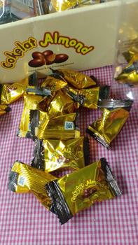 Product Review of Dking coklat almond isi 4 toples ( COD )  kacang almond utuh lapis coklat from T**s 1