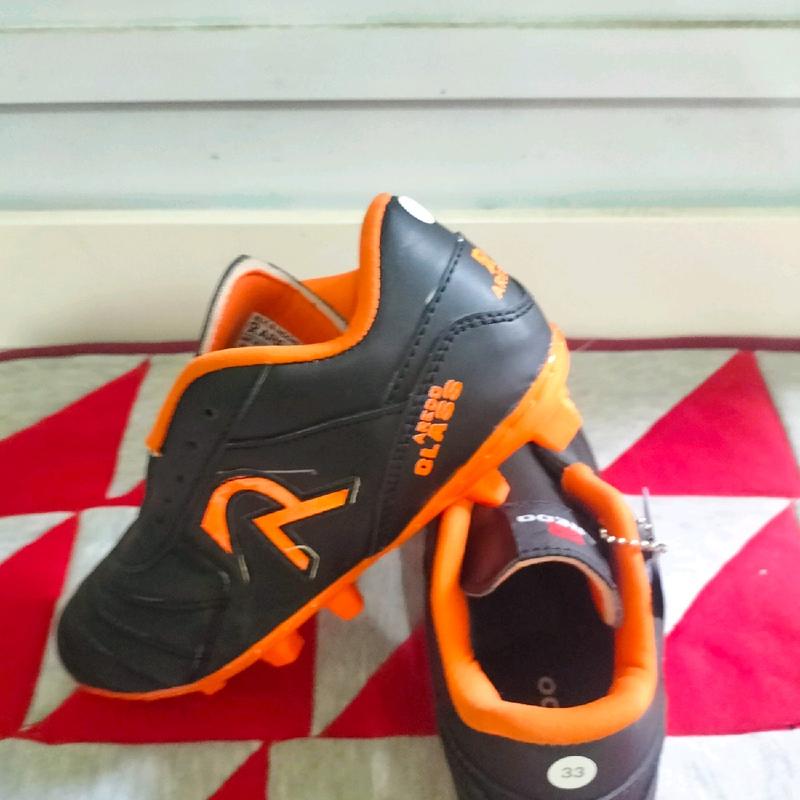 sepatu sepak bola anak, anak berbagai model mulai dari ukuran 33-37 3