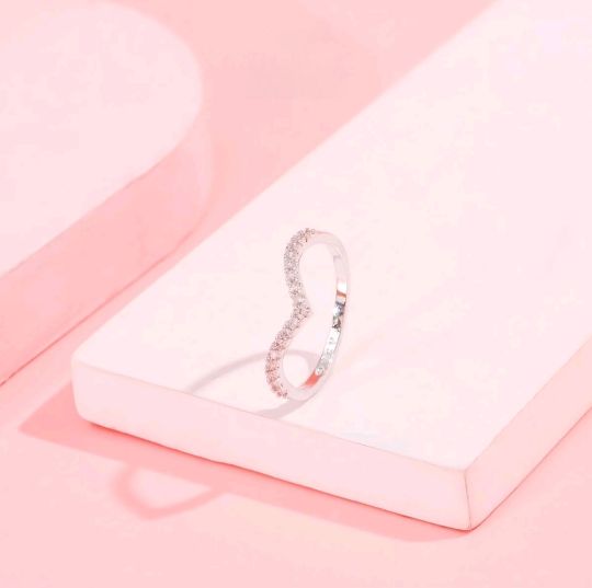 Cincin Titanium Elegan Anti Karat Model Fuji Permata Dengan Desain V Cantik Dan Tahan Lama