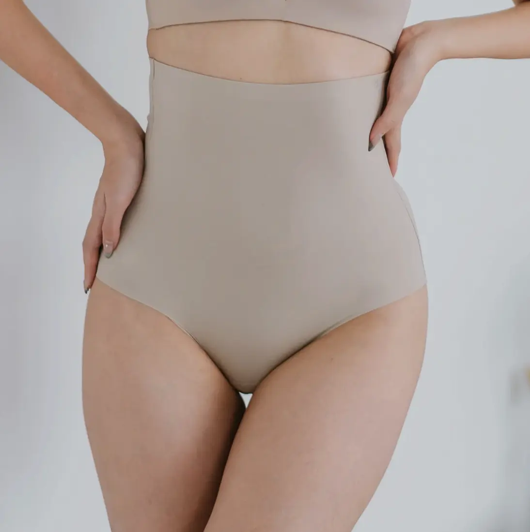 AIR-SHAPER Super High-Rise Seamless Cheekie (Gentle Compression)