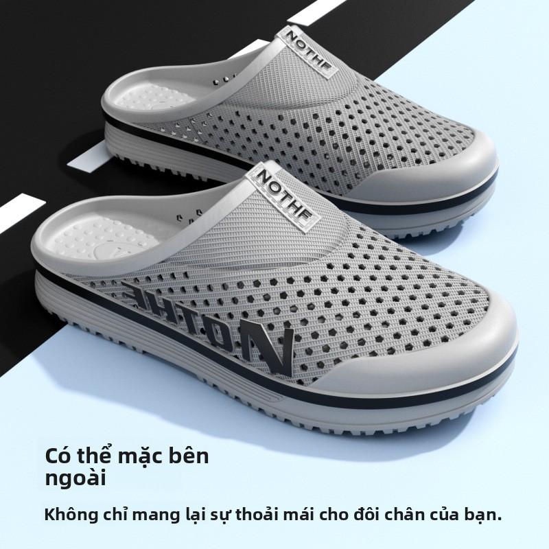 Dép sandal nam kiểu Hàn Quốc 2026 mới, mẫu dép sục mũi kín kiểu nửa dép thời trang, thiết kế lỗ thoáng khí 3D không bí chân, đế dày êm nhẹ chống trơn trượt, chống nước nhanh khô, phù hợp đi biển đi chơi đi trong nhà và phòng tắm