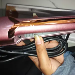 Kemei KM 459 Catokan Rambut Pelurus Rambut Fast Heating 4 Variasi Suhu 160-220°C Plastik Anti Lengket 360° Rotating Handle