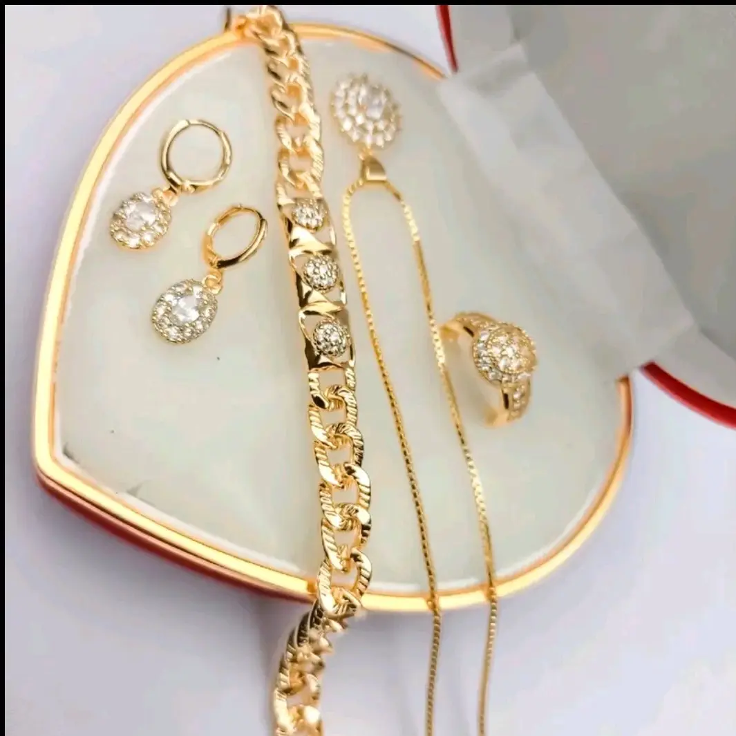 Satu Set Aksesoris Perhiasan Wanita Dewasa Anti Luntur Satu Set Lengkap Terbaru Cincin Elegan Kalung Liontin