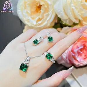 MNS04Z Cincin menara gula harta karun berwarna modis dan mewah, berlian karbon tinggi, kalung liontin bermutu tinggi, anting zamrud, set anting-anting
