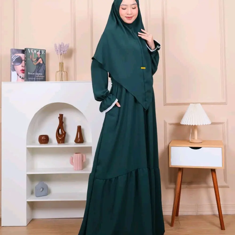 Emerald tanpa hijab