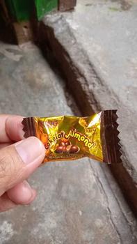 Product Review of Dking coklat almond isi 4 toples ( COD )  kacang almond utuh lapis coklat from S**i k**k 2
