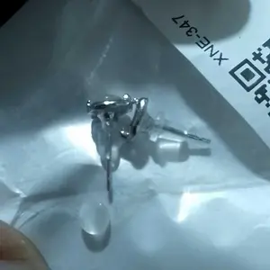 Anting bertatahkan batu akik putih pin perak untuk anting paduan perak siswa perempuan Y918
