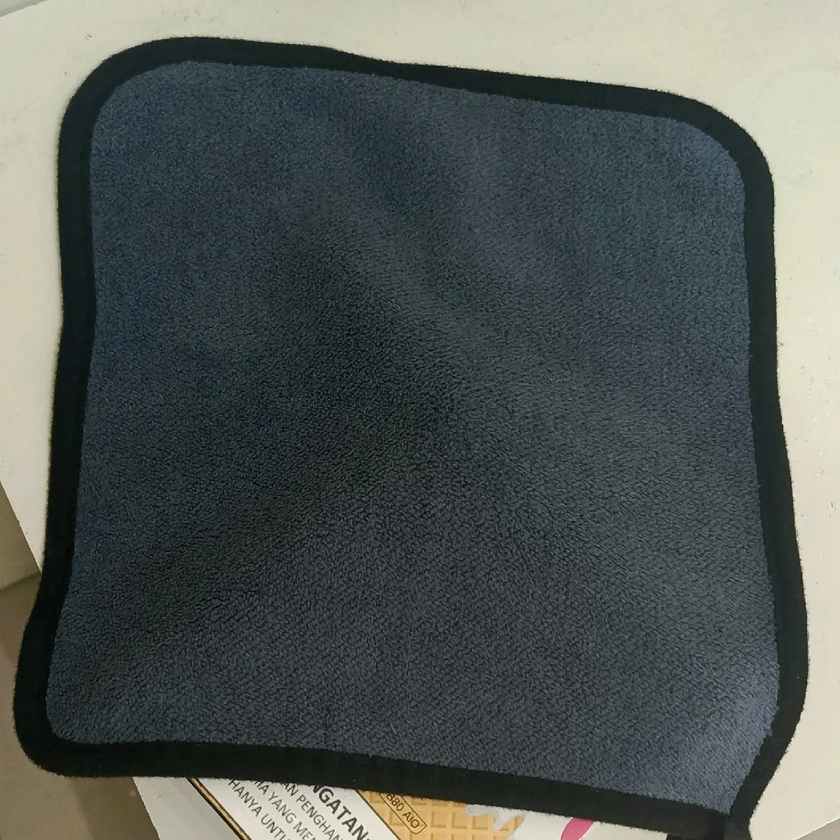 Kain Lap Micro B80 untuk Membersihkan Permukaan