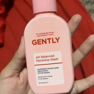 GENTLY pH Balanced Feminine Wash 100ml & 60ml - Pembersih Kewanitaan Kurangi Gatal, Bau, Keputihan - Natural & Lembut untuk kulit Sensitive - Dermatologically & Hypoallergenic