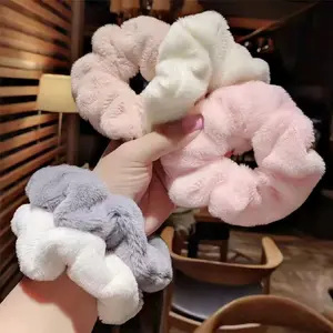 Ikat Rambut Scrunchie Korea / Kunciran Cepol Rambut Lingkar Besar Bulu Lembut