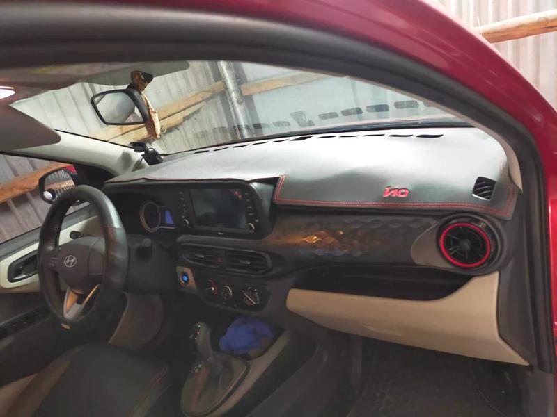 Thảm Taplo Ô Tô Hyundai i10 Da Vân Cacbon, Nhung Lông Cừu 1