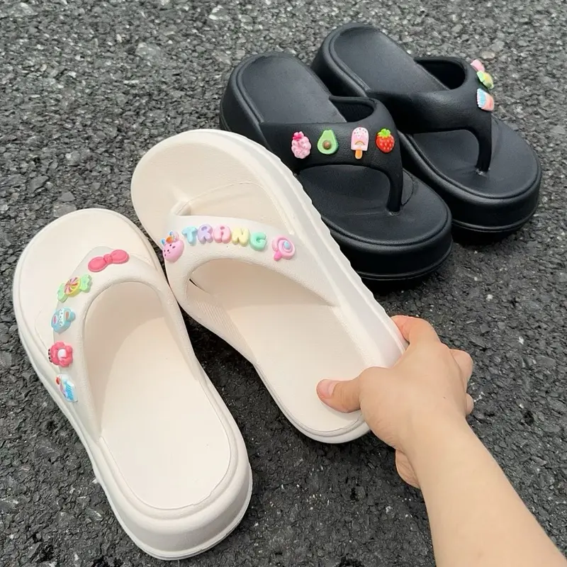 Dép gắn charm, gắn tên theo yêu cầu ( kèm charm khách về tự đính), dép đi biển xinh 1