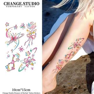 รอยสักสีสันสดใส ดีไซน์ผีเสื้อและดอกไม้ รอยสักชั่วคราว ต่ออายุได้ 7 วัน กันน้ำและกันรอยขีดข่วน สติ๊กเกอร์รอยสัก