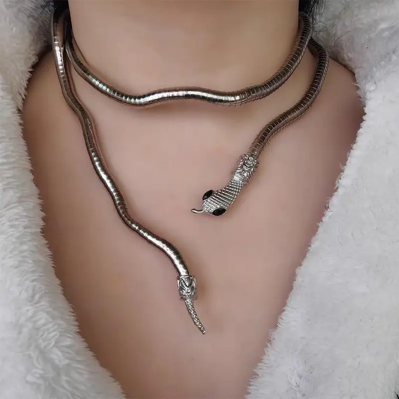 A serpentine necklace that can be bent freely，serpenti necklace，cool & chao trend