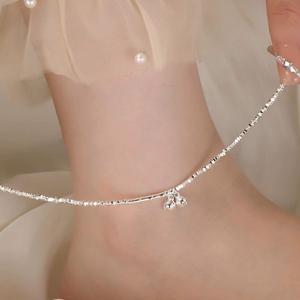 Vòng chân hình tre, được trang trí bằng những hạt cườm và chuông nhỏ bằng bạc – kiểu dáng dành cho nữ, không phai màu – một thiết kế độc đáo và tinh tế-cước chân tay mùa đông