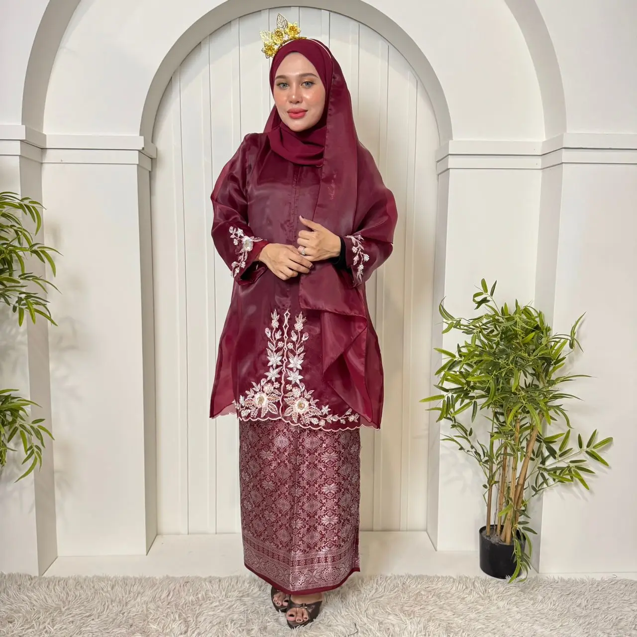 TUN LAILA KLASIK MANIK DAN SULAM KAIN ORGANZA ADA LINING SEKALI KAIN SONGKET LILIT SATU SET RAYA 2025