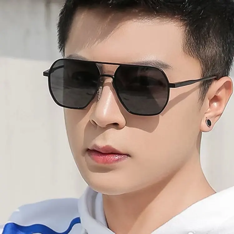 [2] Kính râm cao cấp. Chống loá. Chống tia UV. Đeo ban đêm được. Gọng hợp kim nhẹ cứng, phù hợp mọi gương mặt