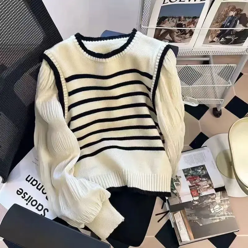 One Set setelan Wanita Korean Style 2 In 1 Sweater Stripe Black and White Aestatic Kekinian Pinters - Set T025 5