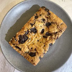 Melted Brookies Brownies Cookies Bella Personal Size 15x10cm Cemilan Coklat Almond Chewy Frozen Bakery