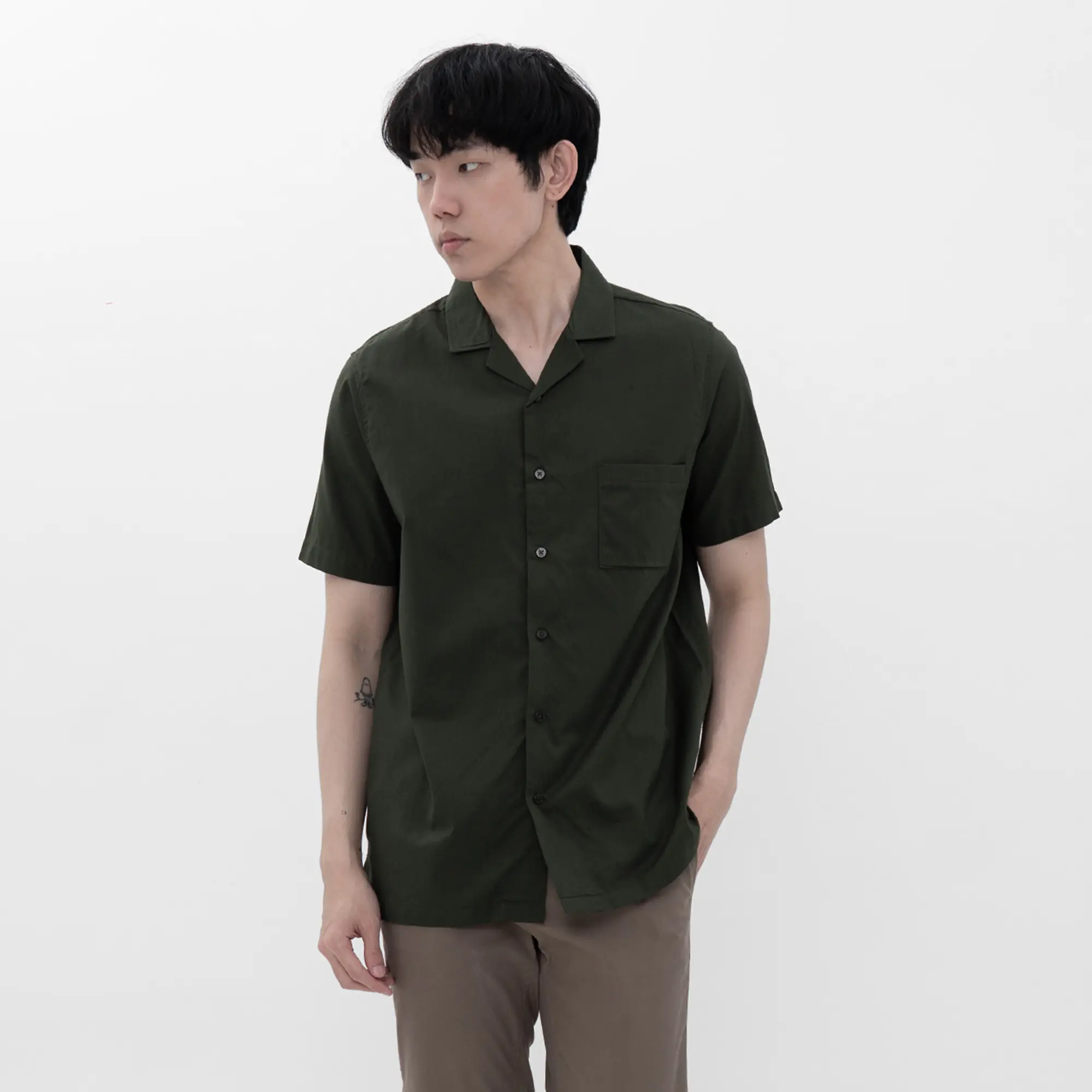 M231 Kemeja Pria Basic Polos Hawaii Oversized Pendek Army 2190A