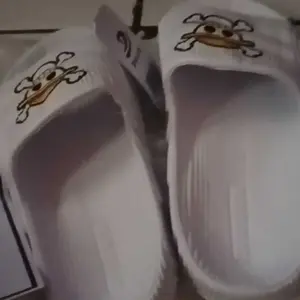 New Sandal slop anak dulux gambar Sandal anak laki laki one piece Sandal slop anak putih hitam Fashion Kaki