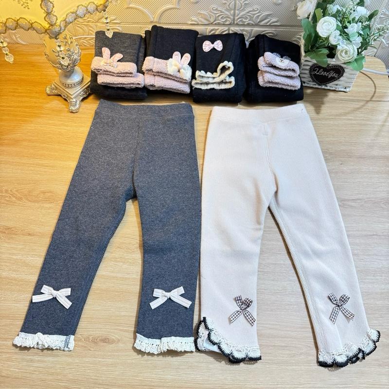 VIP LEN 2 hình họa tiết ngẫu nhiên Quần LEN lót lông cừu . Chất vải len mềm mại trong lót lông cừu mịn cao cấp độ dày vừa phải phù hợp thời tiết mùa đông.