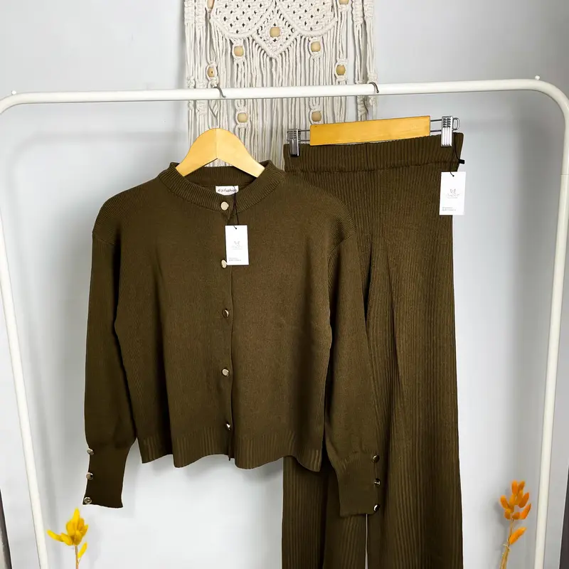 Seksual Disney qahramonlari Elis Xotin dostlari bilan saunada