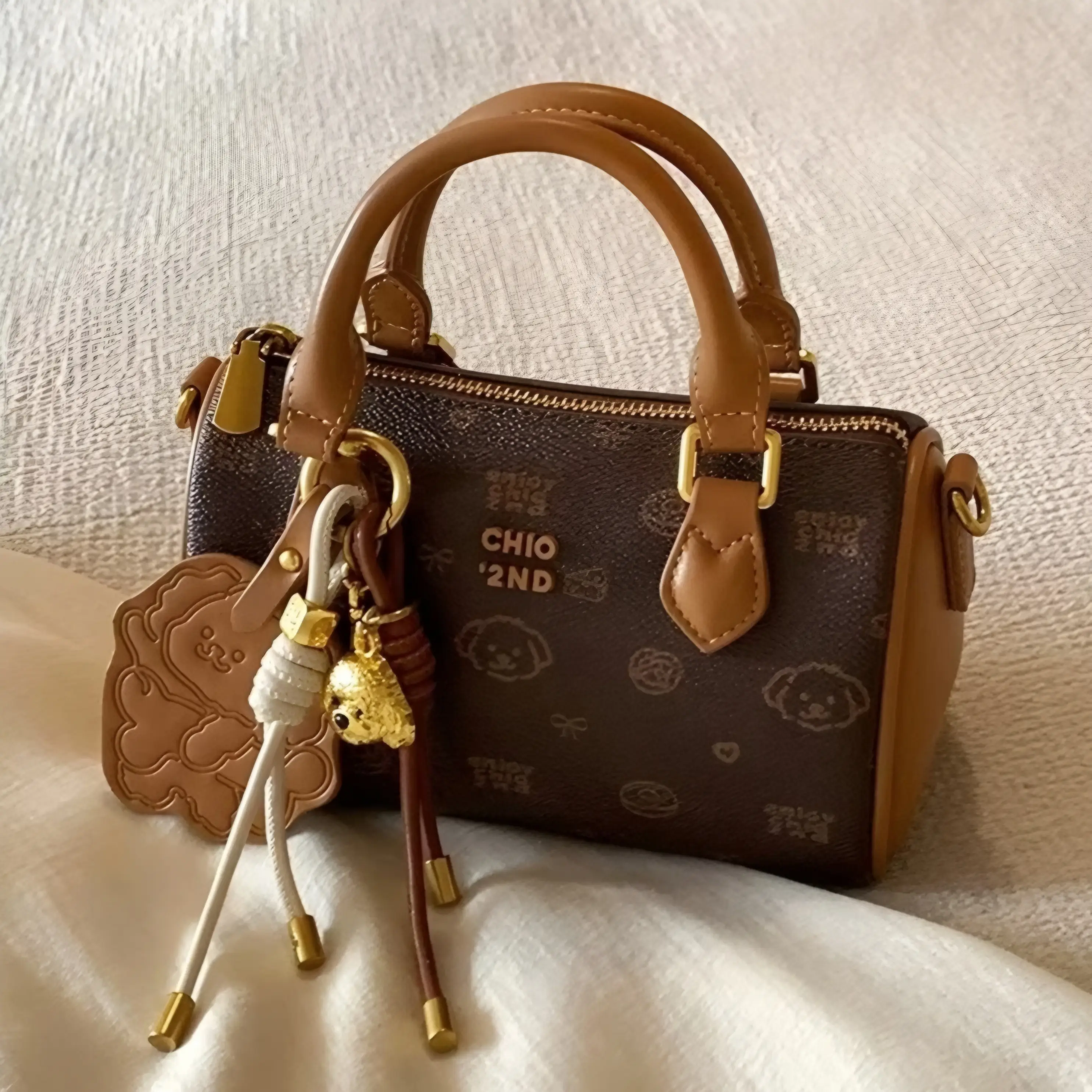 Túi xách nữ Chio túi trống cầm tay đeo chéo vân gạo Size 20 da mềm phong cách hàn quốc kèm móc xinh xắn
