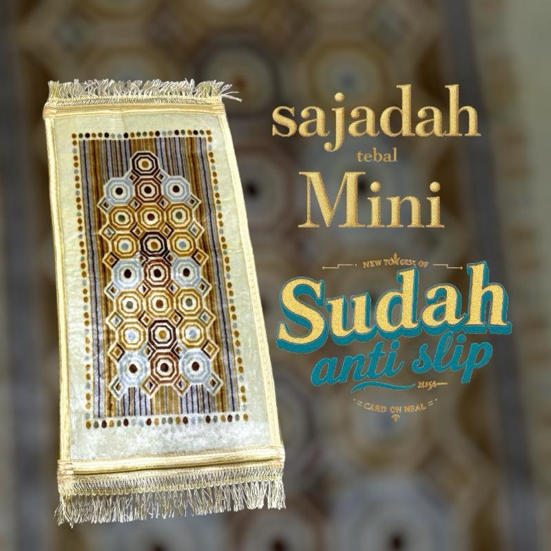 Sejadah Muslim Anti Slip Tebal Embos Motif Kotak Haji - Nyaman - Sajadah, Turki Mini Traveling Umroh Tipis Pouch 3