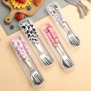 Sunflower H1083 Set Alat Makan Stainless Steel  Motif Lucu Komplit Sendok Garpu Sumpit Plus Box Tahan Karat Cocok untuk Bebekan Bahan Berkualitas Ukuran 18 cm Berat 81 gram H937