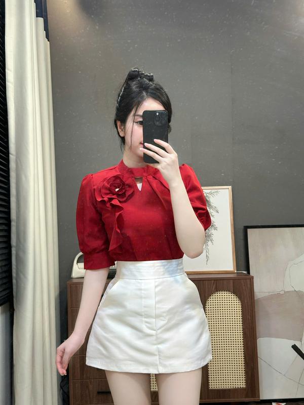 (A012) Áo thiết kế form tôn dáng cổ V cách điệu đính hoa tay dúm nhẹ che bắp tay vải mềm mặc mát đi làm đi tiệc đều đẹp áo kiểu che mỡ bụng by Thương Lê A012