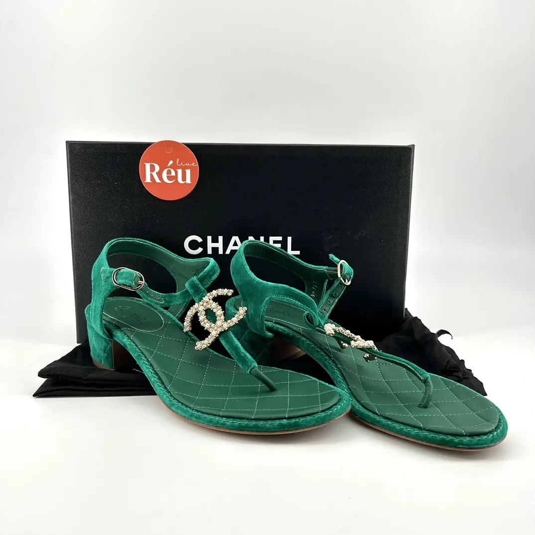 (Preowned) Reu 22043 Chanel - Pearl CC Logo Velvet Sandals 35mm size: 37